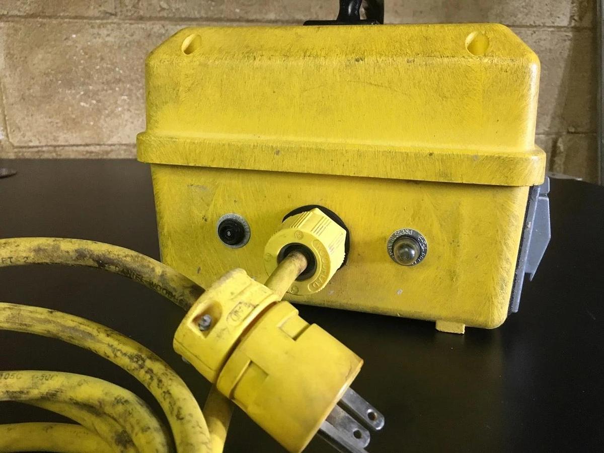 Used Woodhead Safeway 4 Way Low Voltage Work Station LoVOLT 1640