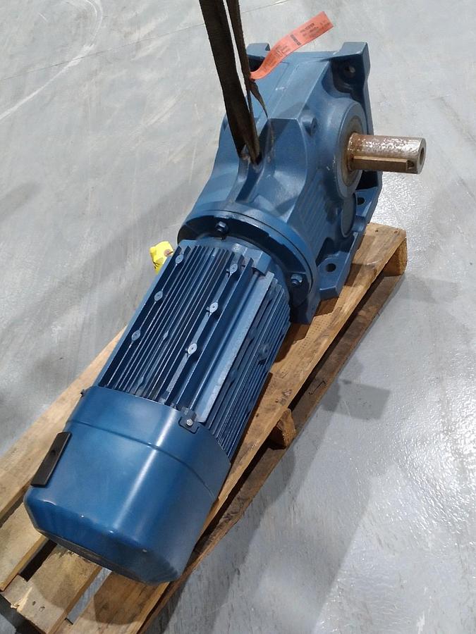 Used SEW Eurodrive DFV132S4 AC Motor 7.5HP @ 1720 RPM, SEW RX107DV132S4, 3.38:1 Ratio