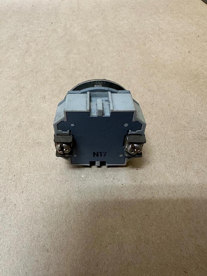 Used IDEC APD Red Pilot Light