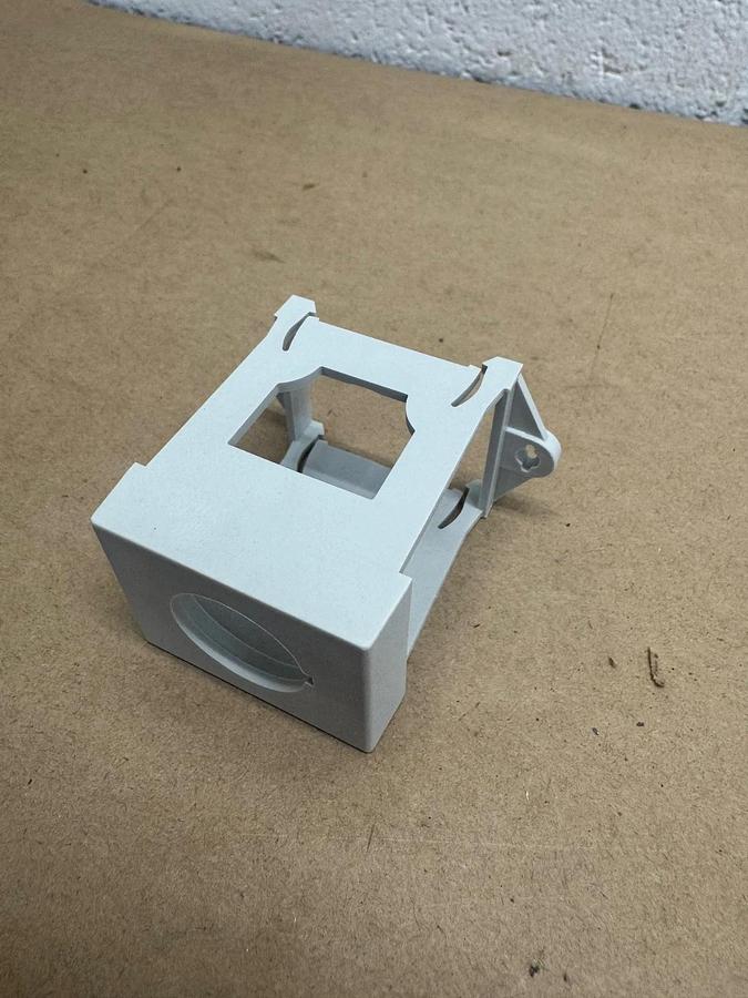 Used Eaton M22-IVS Din Rail Mounting Bracket Adapter *NEW*