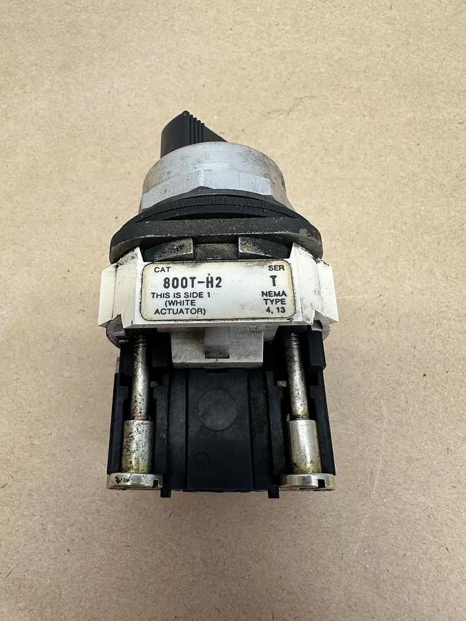 Used Allen Bradley 800T-H2 Selector Switch, 2 Position