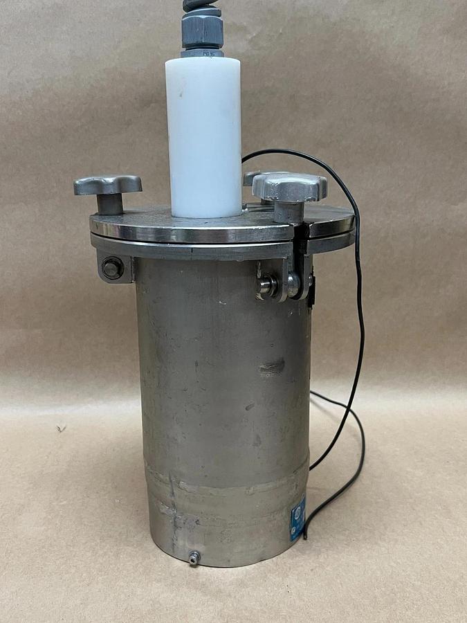 Used Walther Pilot MDG 2 Pressure Tank w/ Liquid Level Sensor