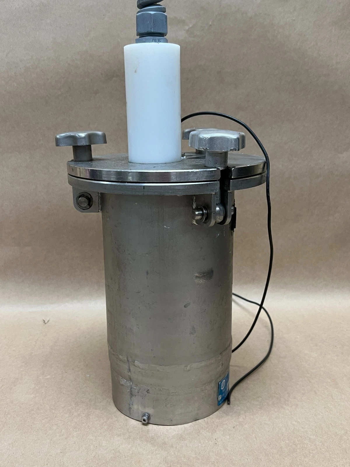 Used Walther Pilot MDG 2 Pressure Tank w/ Liquid Level Sensor