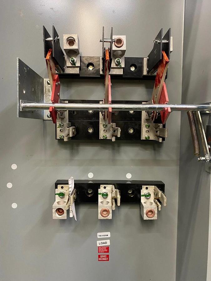 General Electric TG3325R General Duty Safety Switch Model 8, 400A, Max Volt 240