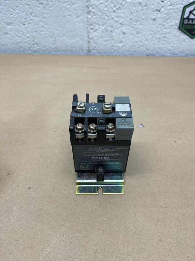 Allen-Bradley 852S-C Solid State Timing Relay, 1.0-160 Seconds