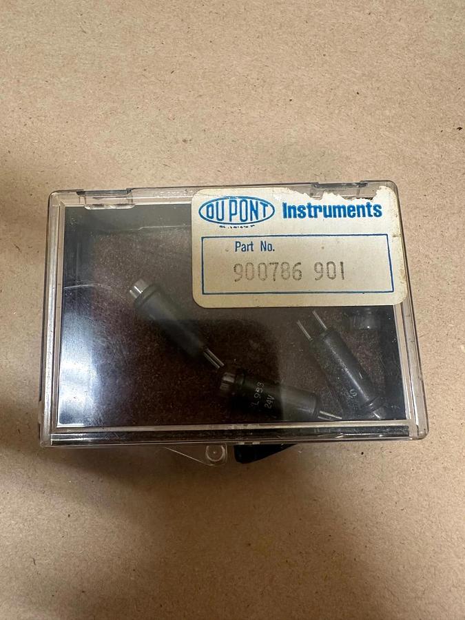 Used Du Pont Instruments 900786 901 Fuse Light - Qty 4