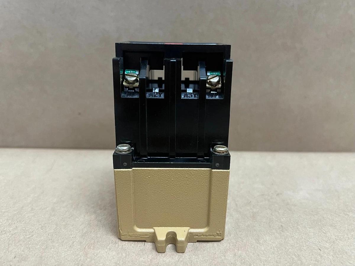 Used Allen Bradley 700-P200A1 Ser. B, Type P Control Relay *NEW*