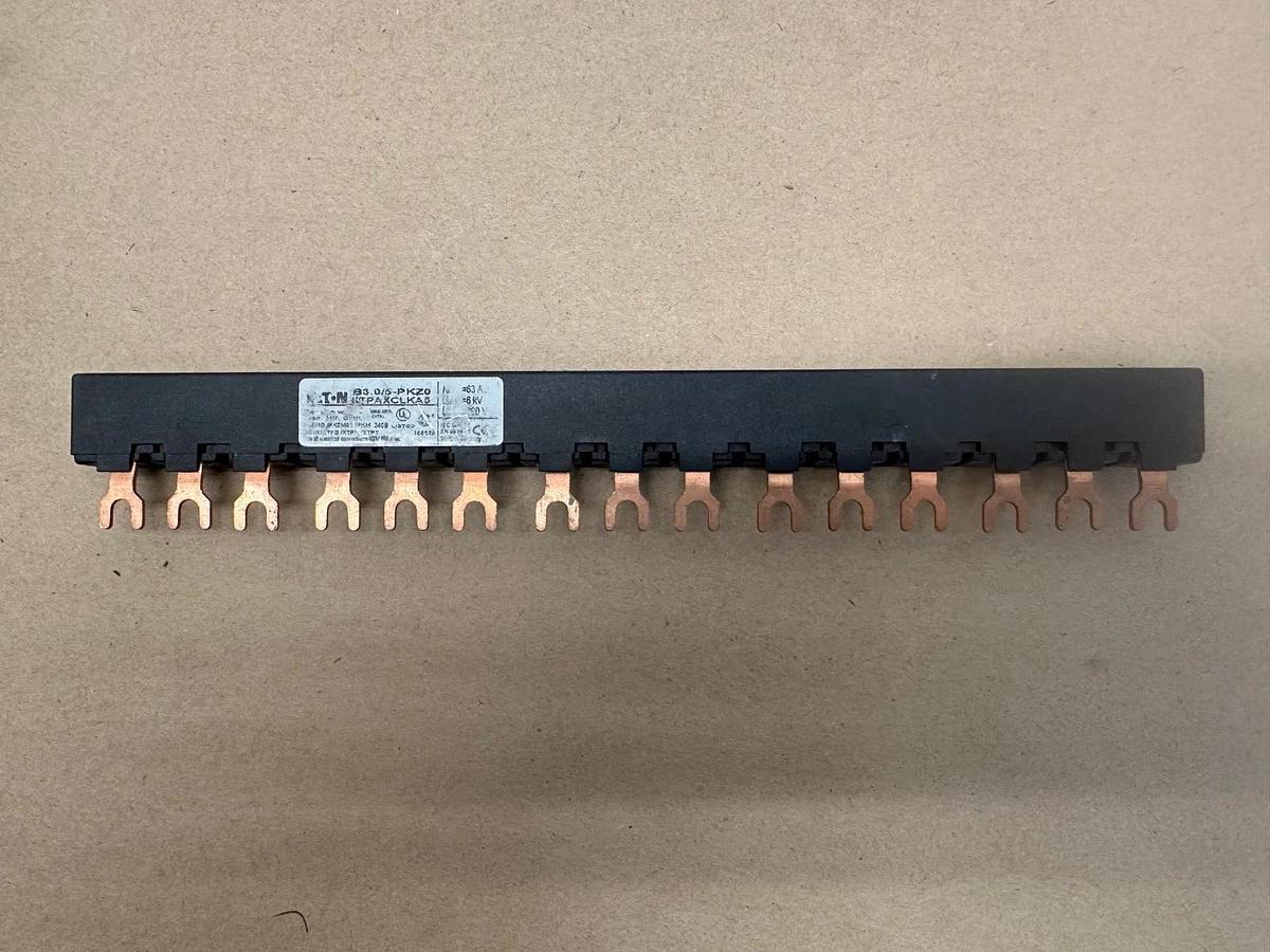 New - open box Eaton XTPAXCLKA5 Commoning Link, B3.0/5-PKZ0 *NEW*