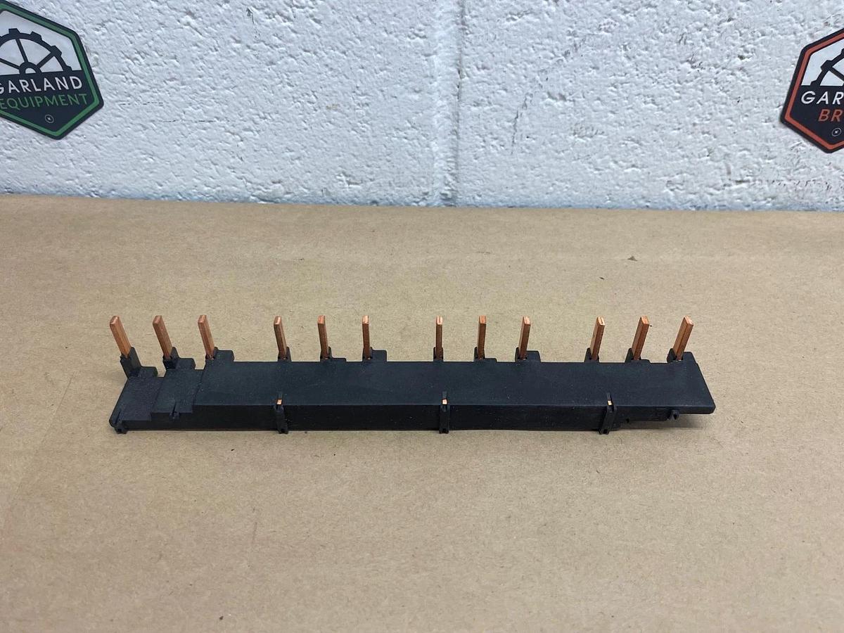 Used Eaton XTPAXCLKB4D, 3 Phase Commoning Link, B3.1/4-PKZ4 *NEW*