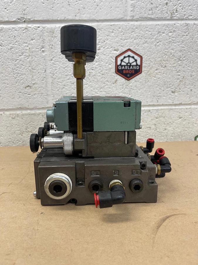 Used Numatics 082RS115J016W FlexiBlok Solenoid Valve Assembly 081SA400K, 120V 50/60Hz
