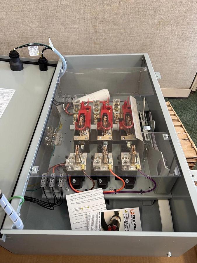 Used Eaton DEM364FDJB-00VT Heavy Duty Safety Switch, 3-Pole, 200A, 600V Fusible *NEW*