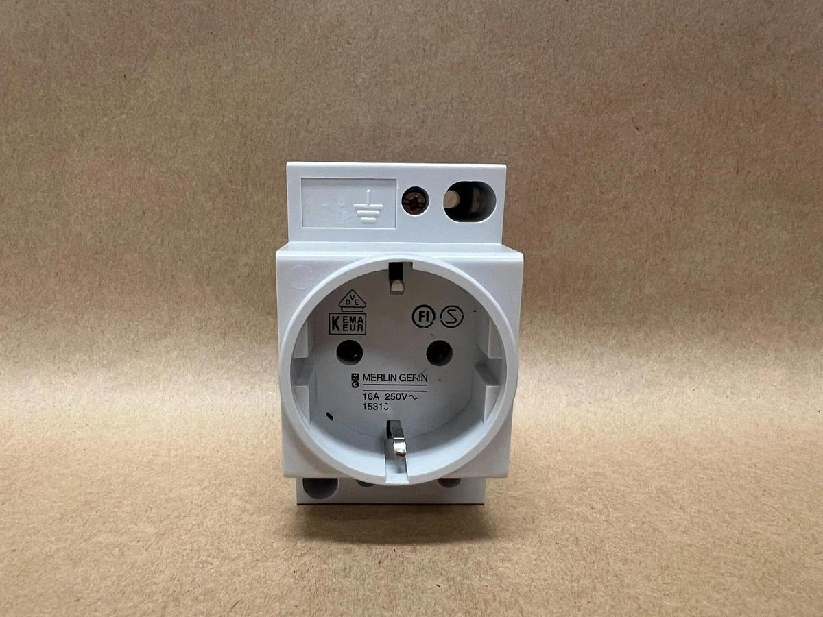 Used MURR Electronics 67 900 Power Socket