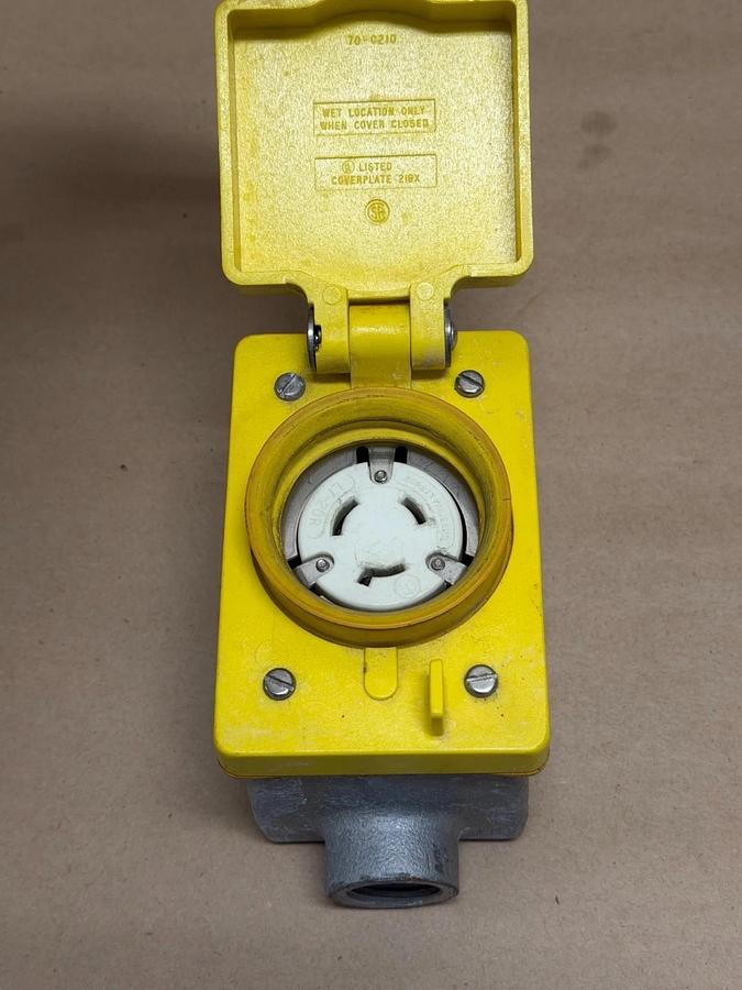 Used Daniel Woodhead 70-0210 Receptacle Cover w/ Appleton FD Unilet 3/4” Type E