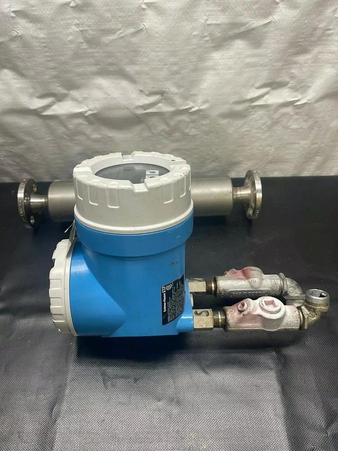 Used Endress+Hauser 80F15-3UL8/0 Promass 80 w/ 80F15-3UL8/0 Promass F, Flow Meter