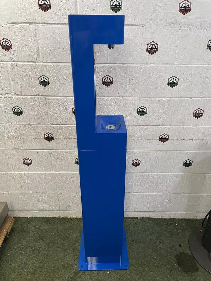 Used Global Industrial 761222 Outdoor Pedestal Bottle Filling Station