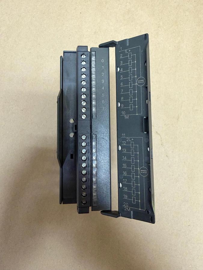 Used Siemens 322-1BH01-0AA0 Digital Output Module