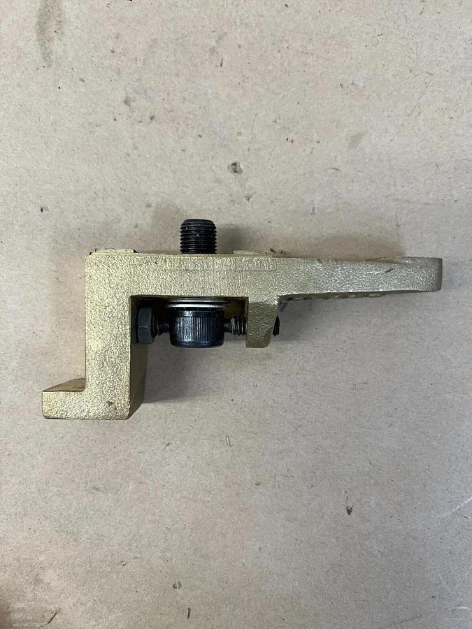 Globe 13A13-8 Brass Grounding Fitting
