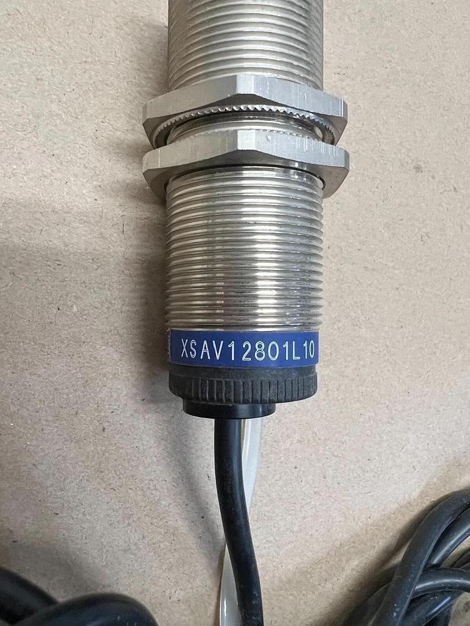 Used Telemecanique XSAV12801L10 Proximity Switch