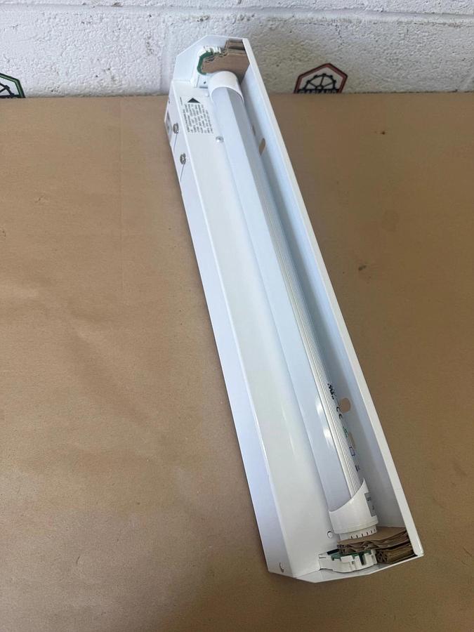 Saginaw (SCE) SCE-LF18NO, LED Light 18”, 120-230VAC, 50/60Hz, 700 Lm, 8W