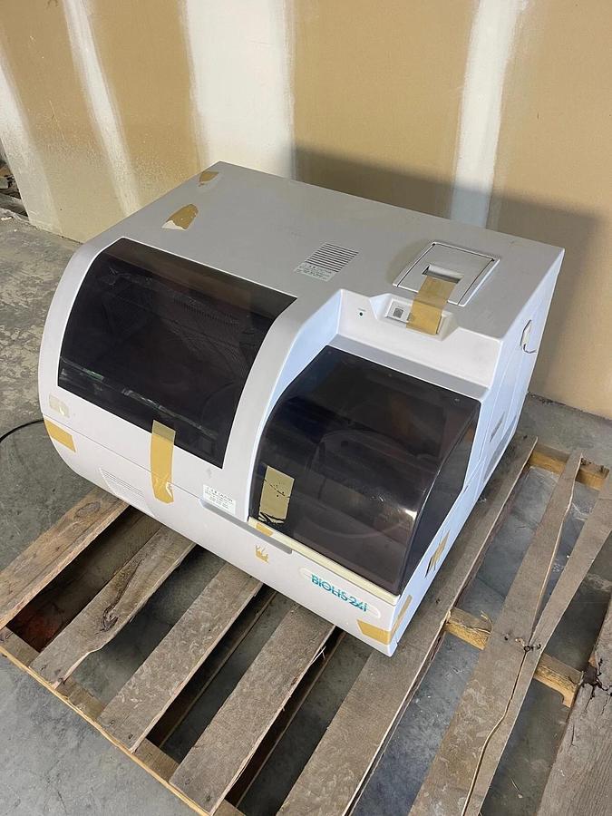 Tokyo Boeki Machinery LTD Biolos 24i Automated Clinical Analyzer