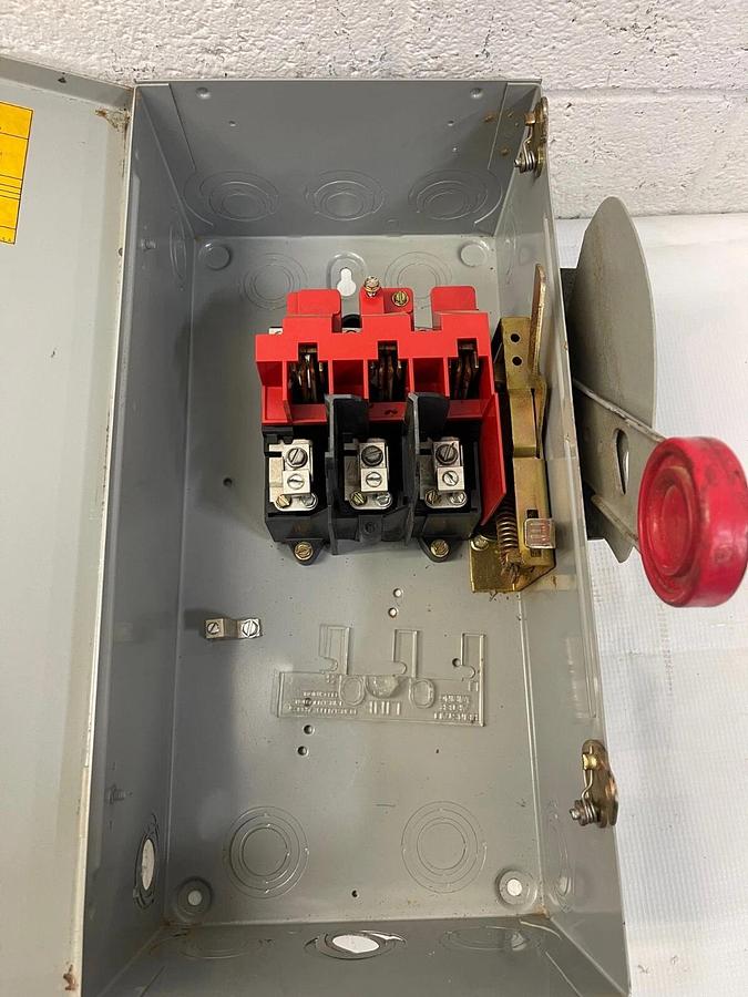 Used Eaton Cutler Hammer DH361UGK Heavy Duty Safety Switch, 30 A, 600 VAC, 3-pole