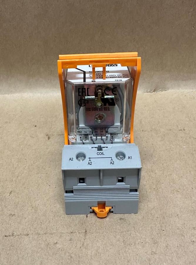 Used Phoenix Contact 2903702 Single Relay w/ RIF-4-BSC/3x21 Relay Base
