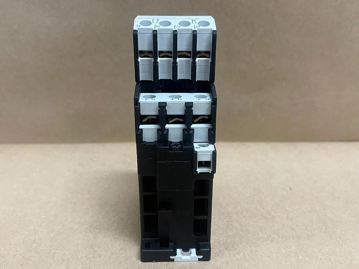Used Moeller DIL0AM-G 3PH Power Contactor w/ 22 DIL Aux Contact Block