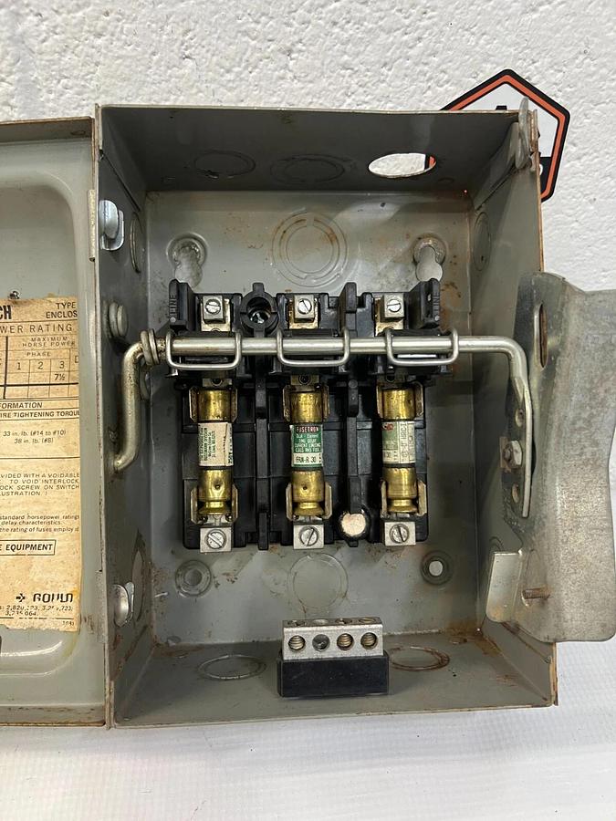 Used Gould JN421 General Duty Safety Switch (ITE) ( 30 amps, 240 volts)