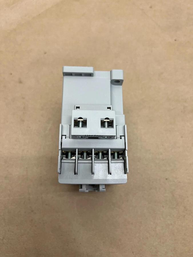 Allen Bradley 100-C09D10 Ser. A Contactor