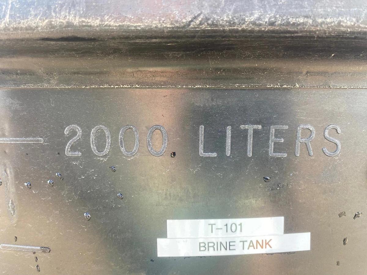 Used 2000 L (528 Gal) Polyethylene Vertical Liquid Storage Tank Diam: 50" Height: 5'