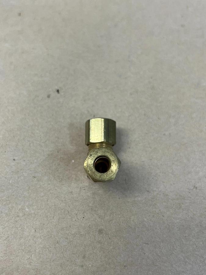 Used Weatherhead 65X4 (4 pcs) 90º Elbow Union (1/4) Compression (Brass)