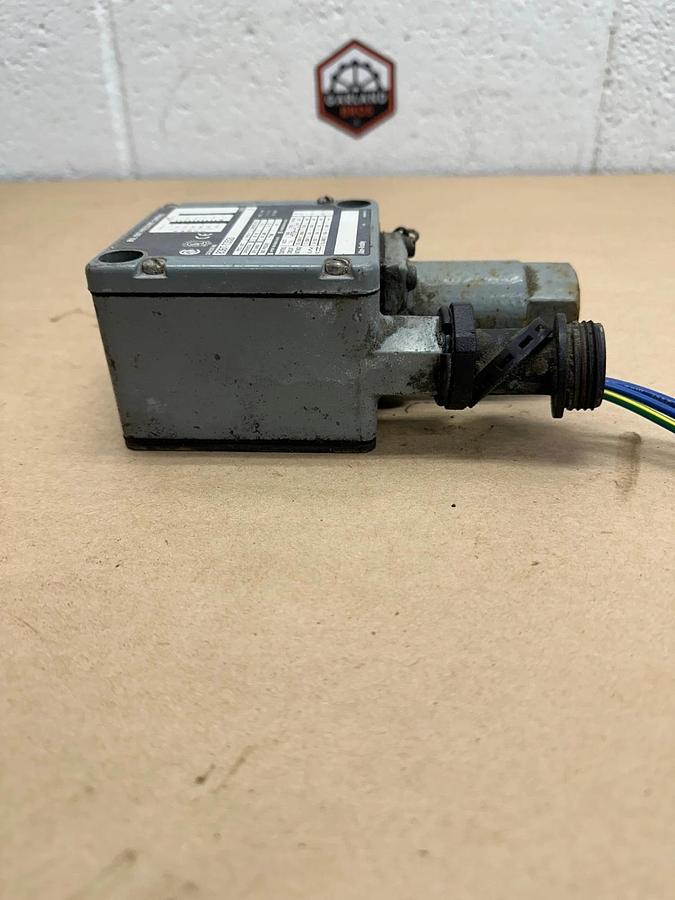 Used Allen Bradley 836T-T352J Pressure Control