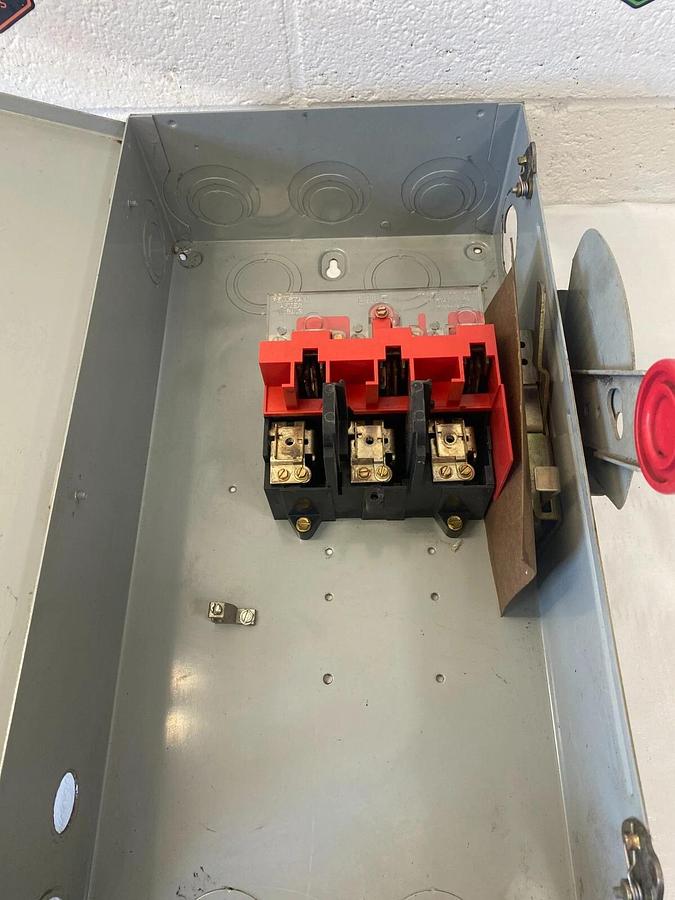 Used Cutler-Hammer DH36UGK 100 Amp Heavy Duty Safety Switch Type 1 Enclosure