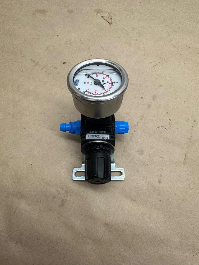 CKD R1000-8G-NT Pneumatic Regulator and Gauge