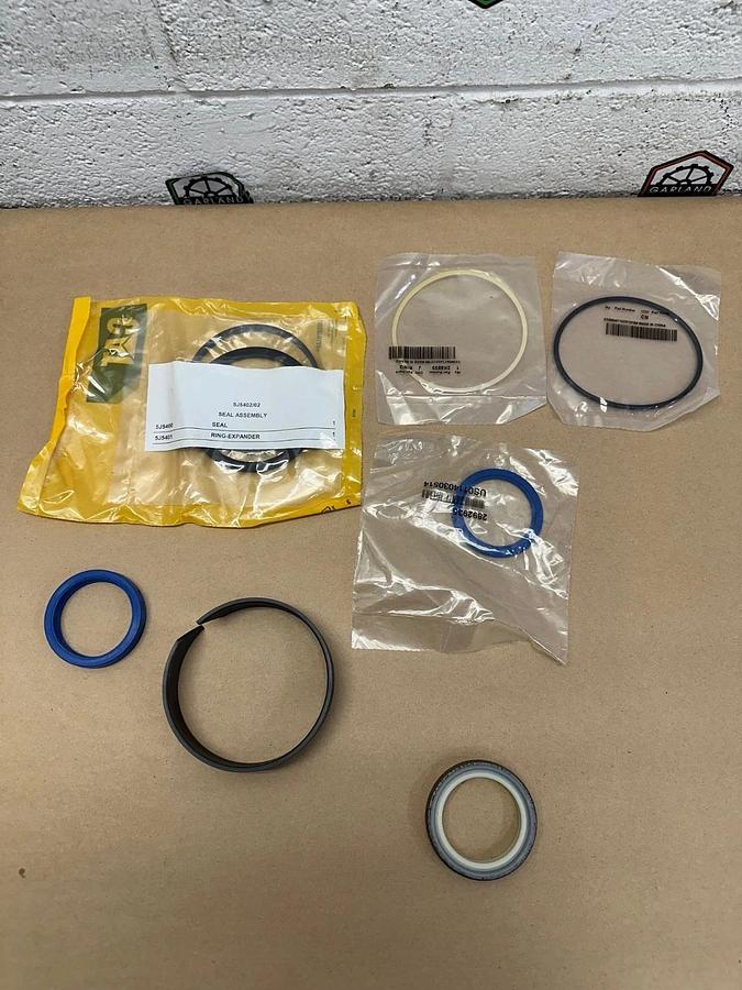 CAT 2406899 Hydraulic Cylinder Seal Kit *NEW*