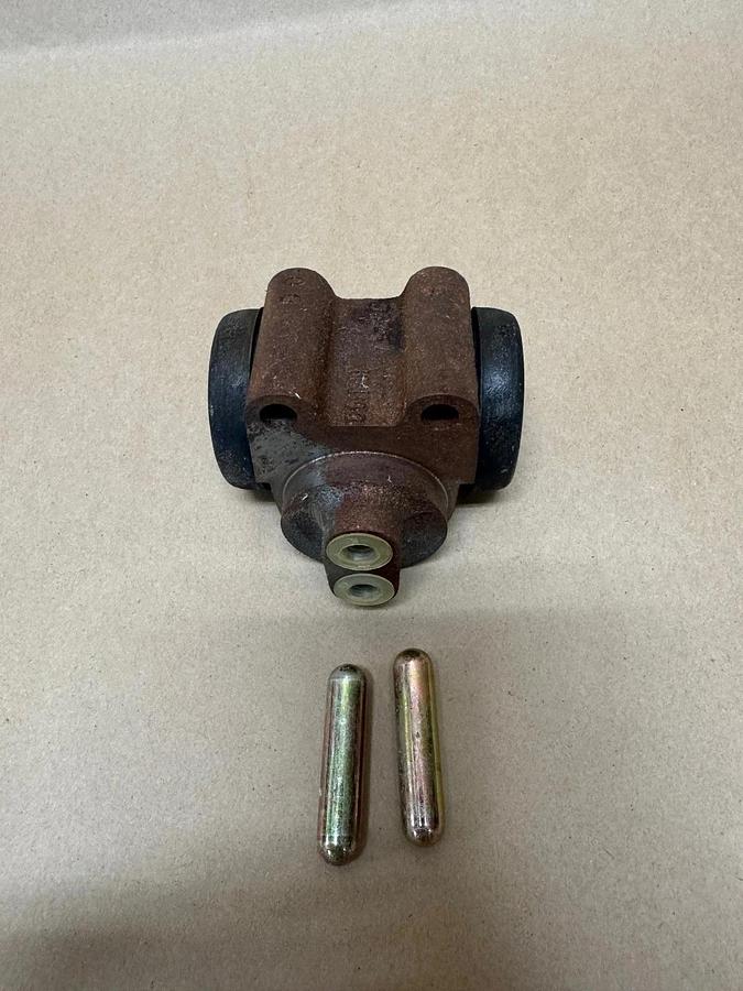 Used CAT MCF00215 Wheel Cylinder Assembly