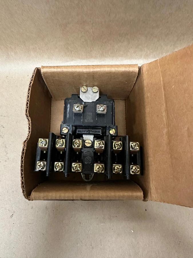 Used General Electric CR260L20GA361AA0 30A 6 Pole Lighting Contactor w/o Enclosure