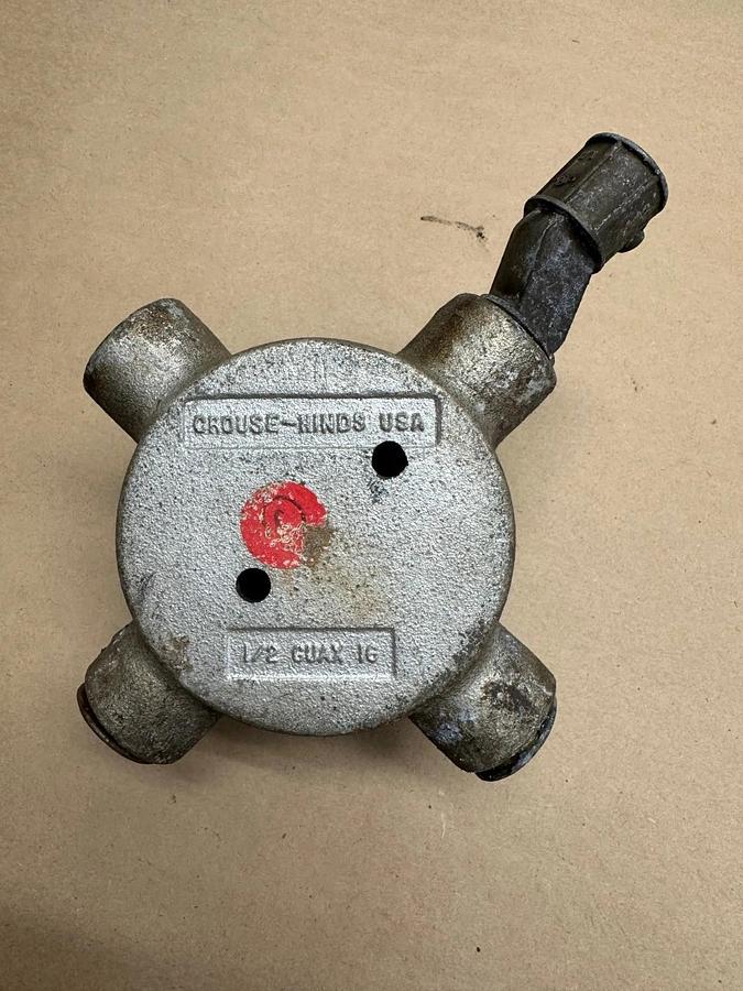 Used Crouse-Hinds 0101639 Conduit with Cover