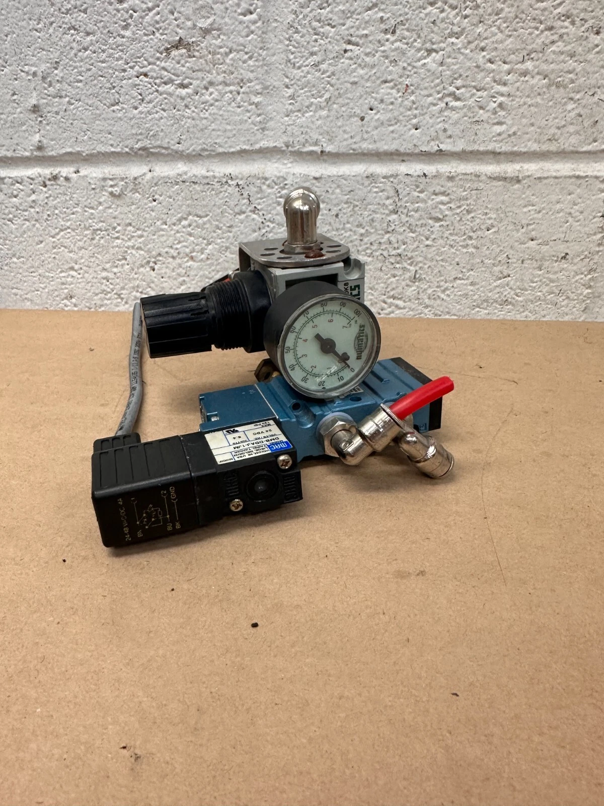 Used Numatics - R14R-02 - Pneumatics Regulator with MAC DMB-DDAJ-1JM