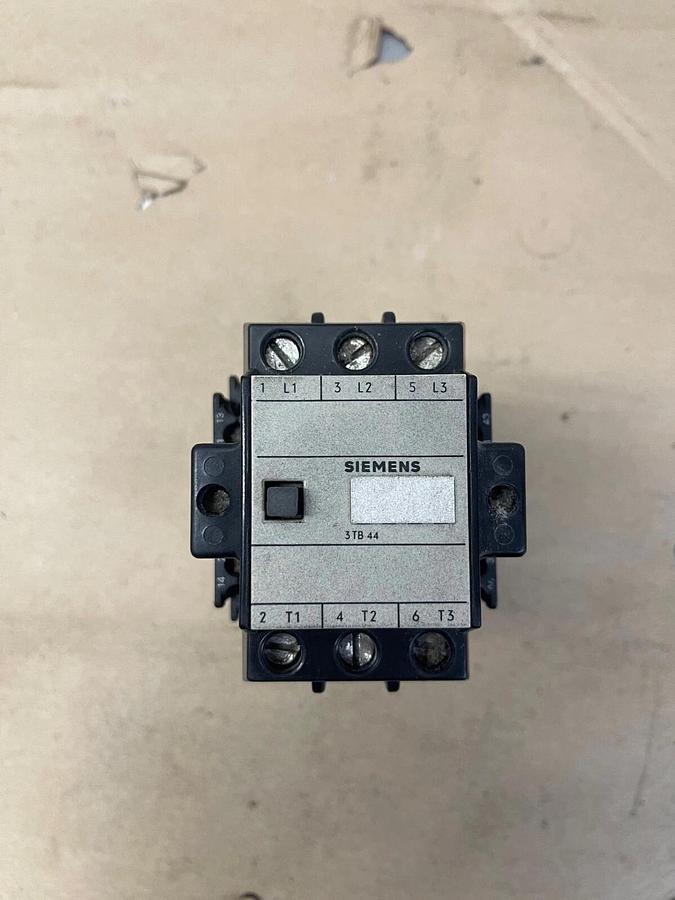 Used Siemens 3TB44 17-0B Circuit Breaker, Contactor, 600 VAC