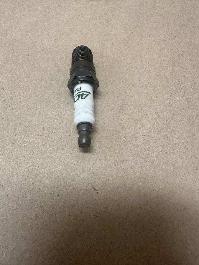 Used ACDelco R44LTS Spark-Plug, Box of 4 *NEW*