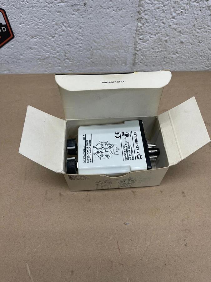Used Allen-Bradley 700-HV32AA1 Ser A Repeat Cycle Timer, Type H, 50/60Hz, 1/4HP 10A