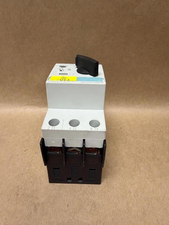 Used Siemens 3RV1021-1AA10 Circuit Breaker