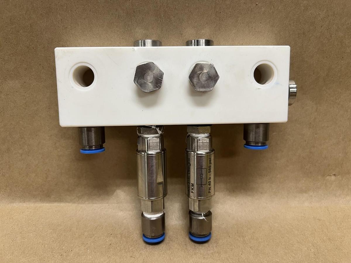 Used Legris 4 Way Pneumatic Manifold w/ PN40b-580 psi Check Valve