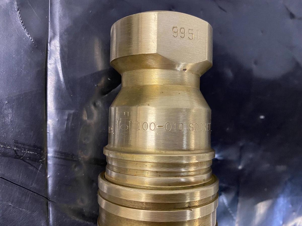 Used Avtec 100-010 Brass Socket 1/2 PSIG - Lot of 2
