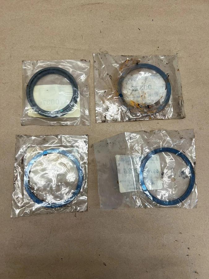 Used Lovejoy 697904 00377/697904 00376 1.5 Lock Ring (3 Pcs.) w/ 1.5 Seal ( 1 Pc.)