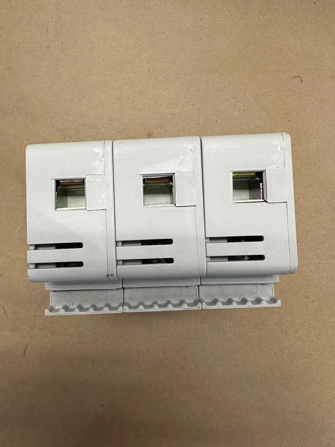 Used Eaton Bussmann Series CH30J3I 3 Pole 30A Class J Fuse Holder *NEW*