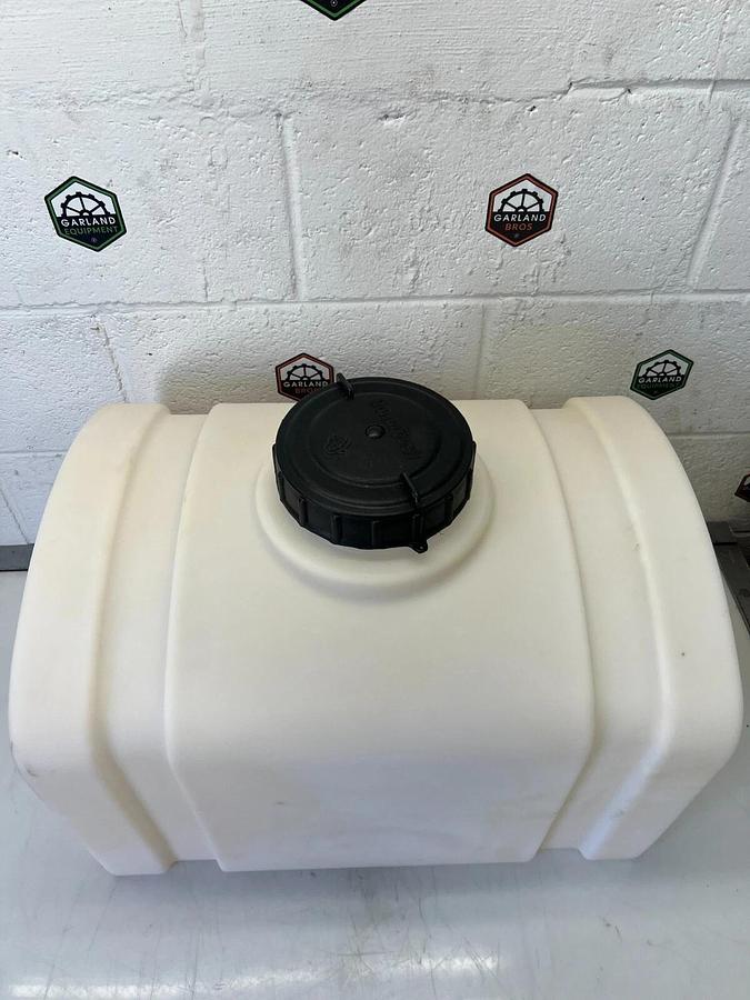 RomoTech 82123889 Reservoir Domed Poly 16 Gallon, 22” x 16” x 16”