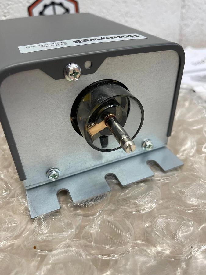 Used Honeywell Q624A1014 Solid State Spark Generator, 120 V, 50/60 Hz