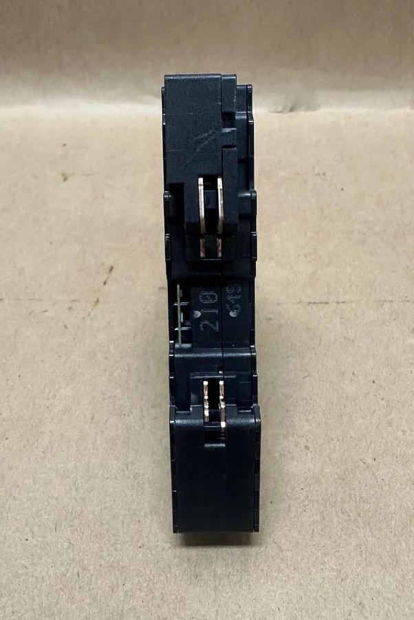 Used Phoenix Contact PT-IQ-4X1-24DC-UT Surge Protection Device